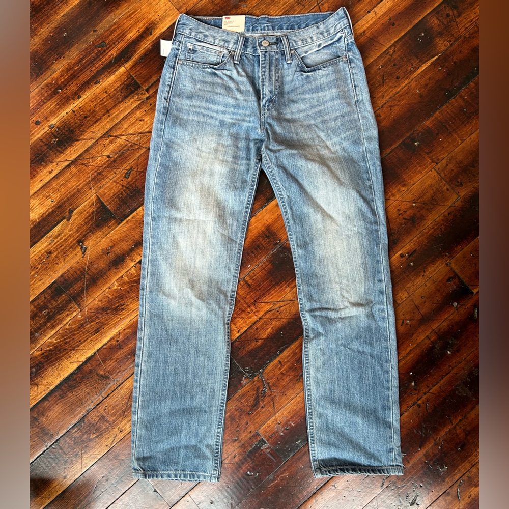 Men’s Light-wash Levi 514 Jeans